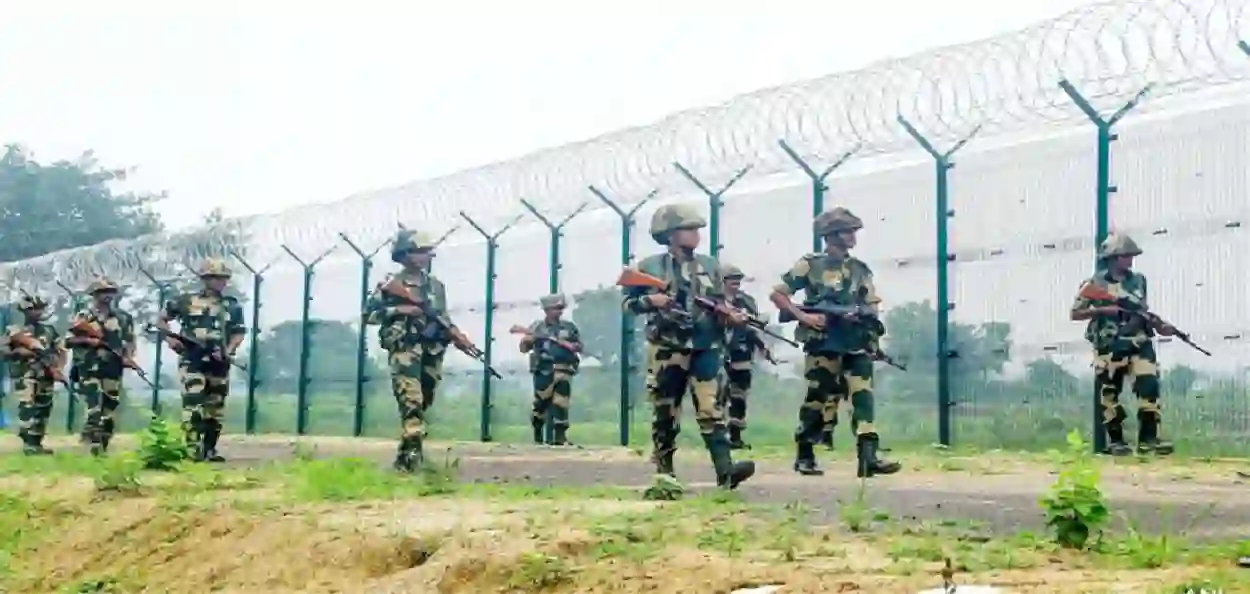 সীমান্তে কাঁটাতারের বেড়া ঘিরে নতুন উত্তেজনা, বিএসএফের কাজে বাধা নিয়ে ফের মুখোমুখি ভারত-বাংলাদেশ