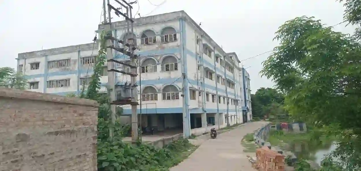 চালু হল হোল্ডিং সেন্টার
