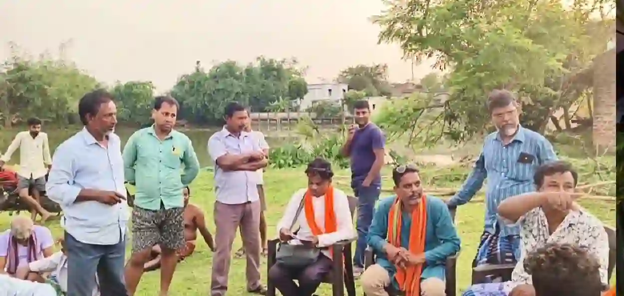২১-এর ‘পাপের’ ২৬-এ প্রায়শ্চিত্ত! হাতজোড় করে ক্ষমা চাইলেন তৃণমূল নেতারা, নোটের বান্ডিল গুনে ‘কাটমানি’ ফেরত দিতে হল