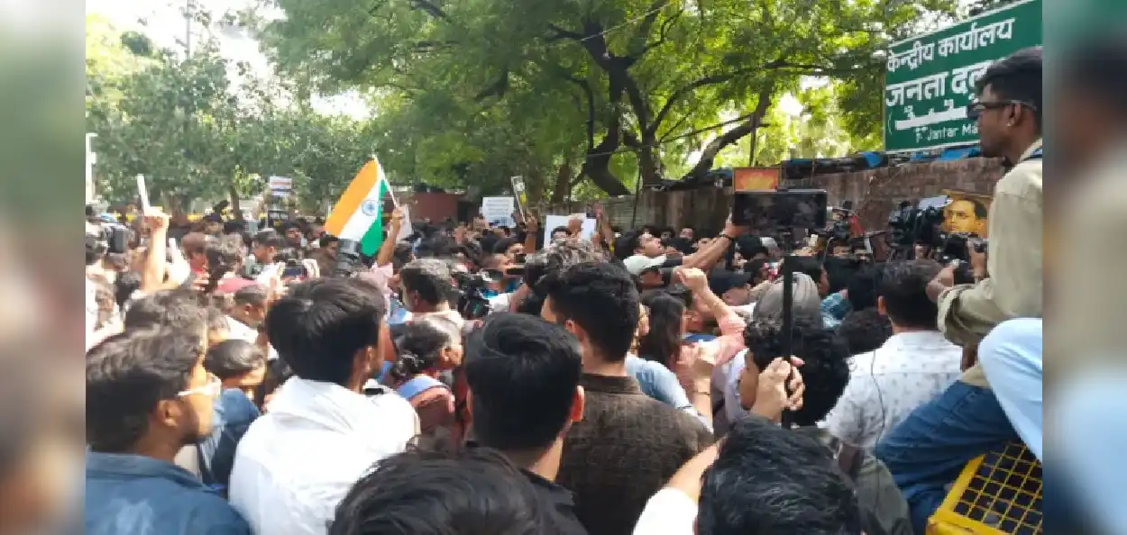 NEET কাণ্ডে উত্তাল যন্তর মন্তর, শিক্ষামন্ত্রীর পদত্যাগ দাবিতে ককরোচ জনতা পার্টির বিক্ষোভ