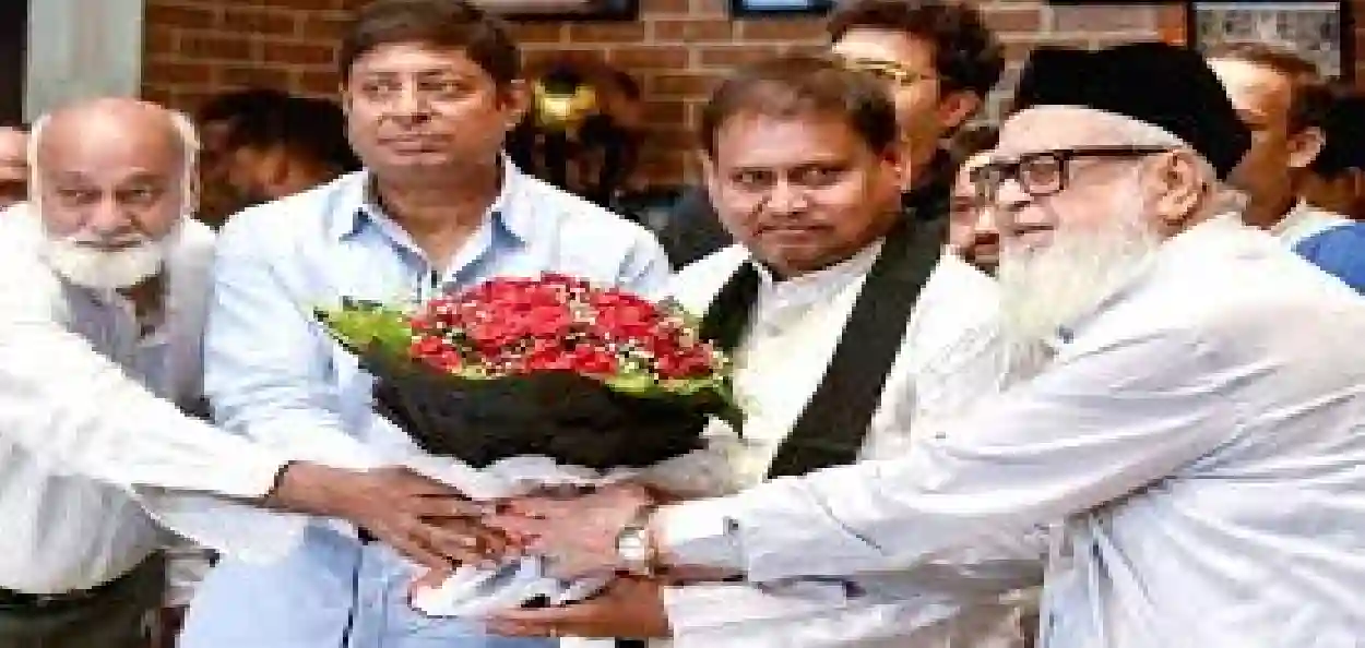 কোটি টাকার দেনার বোঝা কাঁধে নিয়েই মহমেডানকে নতুন স্বপ্ন দেখাচ্ছেন হুমায়ুন কবীর