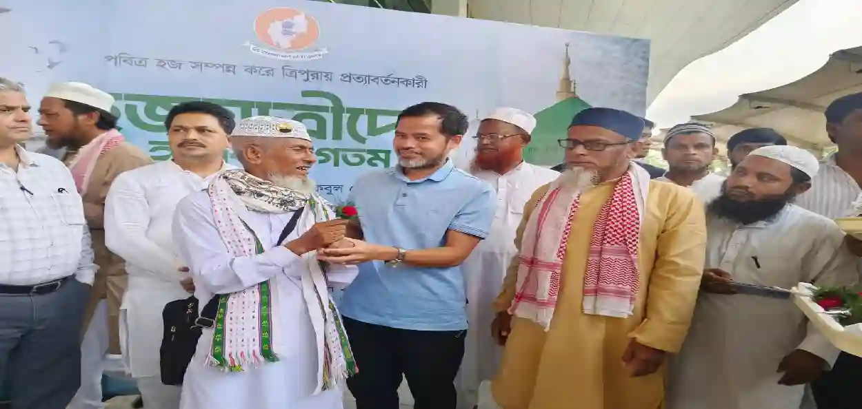  পবিত্র হজ শেষে দেশে ফেরা, বিমানবন্দরে ঐক্য ও ভ্রাতৃত্বের বার্তা সংখ্যালঘু মন্ত্রীর