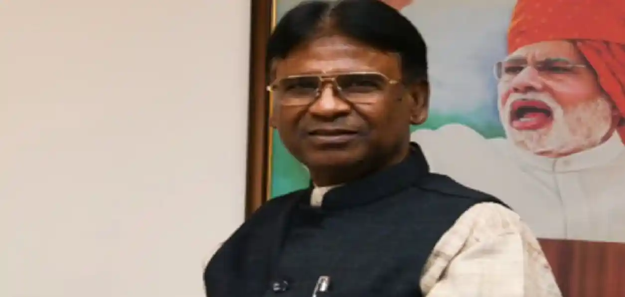 ৩ বছর পর শুরু ১০০ দিনের কাজ, মালদায় উচ্ছ্বাস: কৃতিত্বের লড়াইয়ে ‘ডবল ইঞ্জিন’ বার্তা