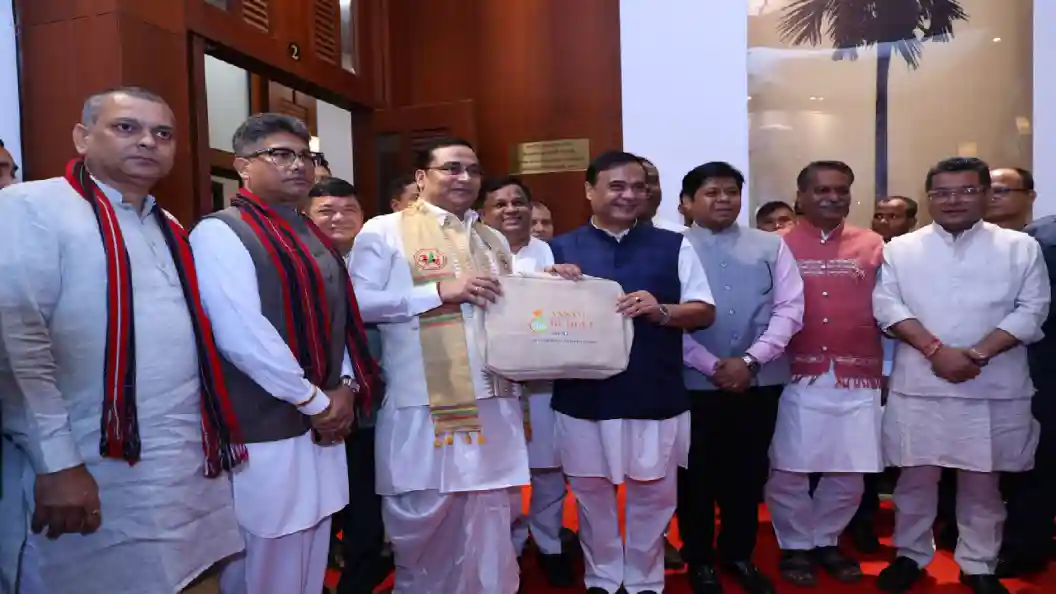 অসম বাজেট ২০২৬-২৭: ২.৮৫ লক্ষ কোটি টাকার বাজেট পেশ, ঘাটতি কমিয়ে ৪১৯ কোটিতে নামানোর লক্ষ্য