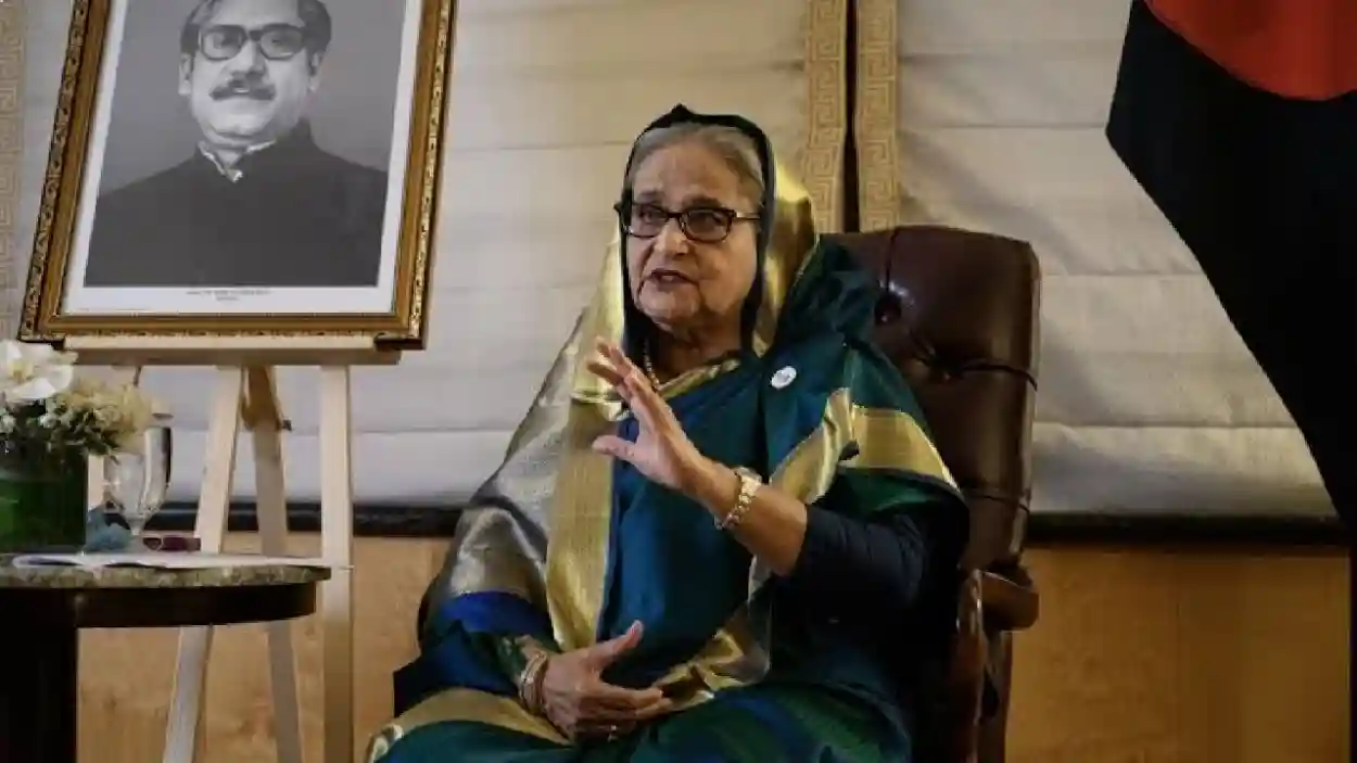 বাংলাদেশে ফিরতে চান শেখ হাসিনা, আত্মসমর্পণের ইঙ্গিত আওয়ামী লীগের; জানালেন মহিবুল চৌধুরী