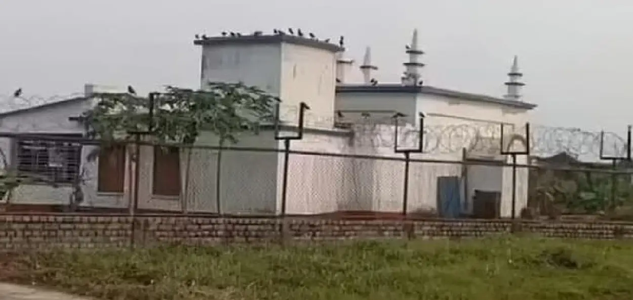 বন্ধ নামাজ পড়া, ভেতরে ঢোকার এন্ট্রি পাসও বাতিল, সম্প্রসারণের জেরে কি সরছে দমদম বিমানবন্দরের মধ্যেকার পুরোনো মসজিদ?