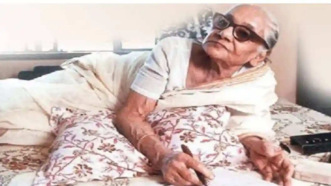 অন্দরমহলের কান্না থেকে আত্মমর্যাদার জয়গান: প্রয়াণ দিবসে সাহিত্যসম্রাজ্ঞী আশাপূর্ণা দেবীকে শ্রদ্ধাঞ্জলি