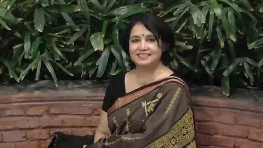 বই পোড়ে, না গণতন্ত্র? তসলিমা নাসরিনকে ঘিরে বাংলার বিবেকের নতুন পরীক্ষা