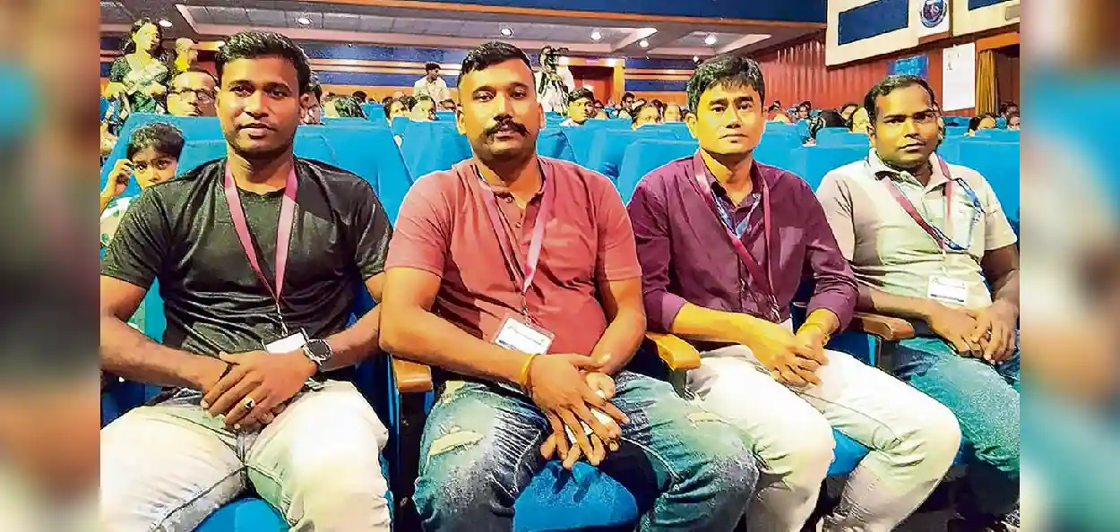 গঙ্গার বুকে মৃত্যুর সঙ্গে প্রতিদিন লড়াই, অদৃশ্য নায়কদের সম্মান বিশ্ব জলে ডোবা প্রতিরোধ দিবসে