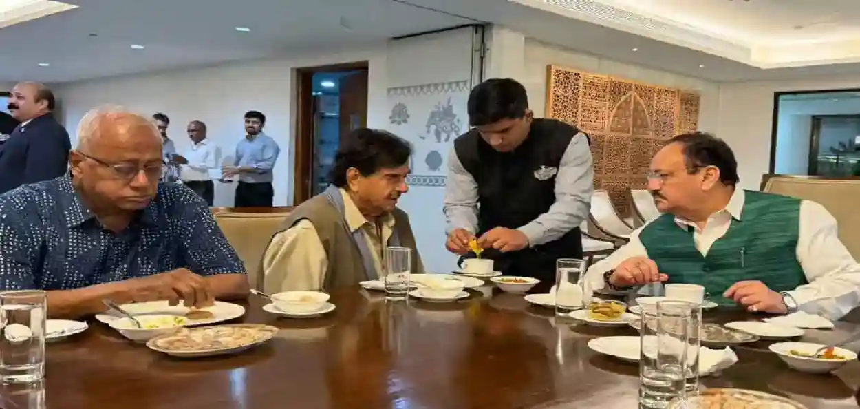 নাড্ডার সঙ্গে একই টেবিলে সৌগত-শত্রুঘ্ন, দিল্লির ছবি ঘিরে তৃণমূলে নতুন জল্পনা