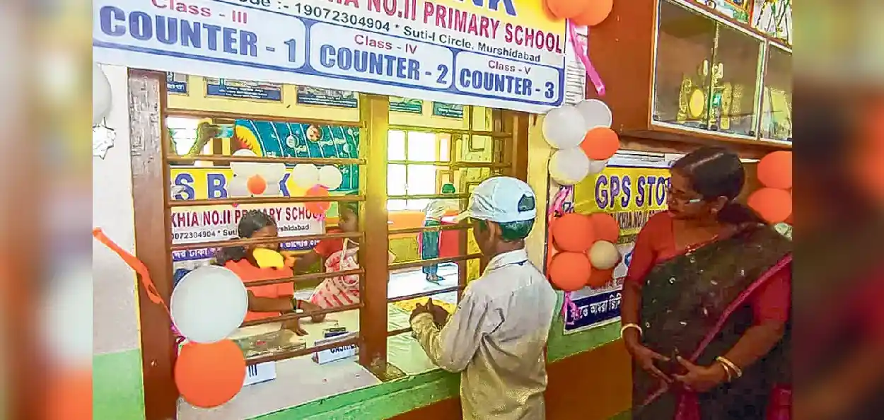 দুই টাকা থেকেই সঞ্চয়ের শুরু, স্কুলে ব্যাঙ্ক খুলে অভিনব উদ্যোগ