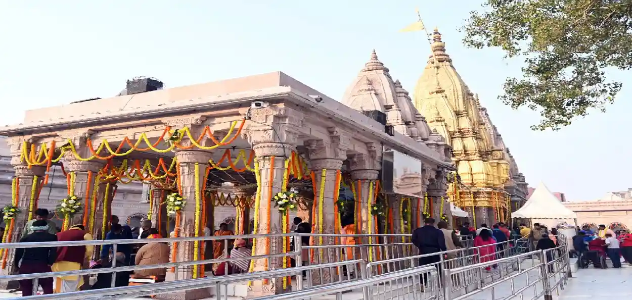 শ্রাবণের প্রথম সোমবারে কাশী বিশ্বনাথ মন্দিরে ভক্তদের ঢল, সকাল ৭টার মধ্যেই দর্শন করলেন ২.২৫ লক্ষেরও বেশি পুণ্যার্থী