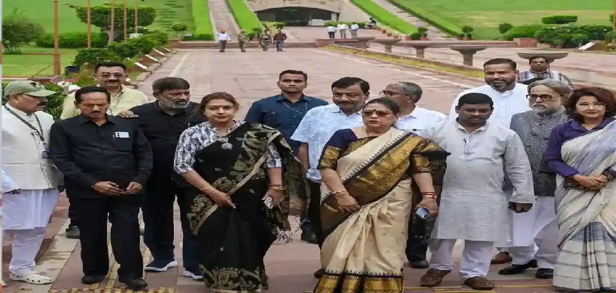 প্রধানমন্ত্রীর প্রাতঃরাশ বৈঠকে আবু তাহের-খলিলুর, অমিত শাহের সঙ্গে এনসিপিআই সাংসদদের সাক্ষাৎ ঘিরে জল্পনা
