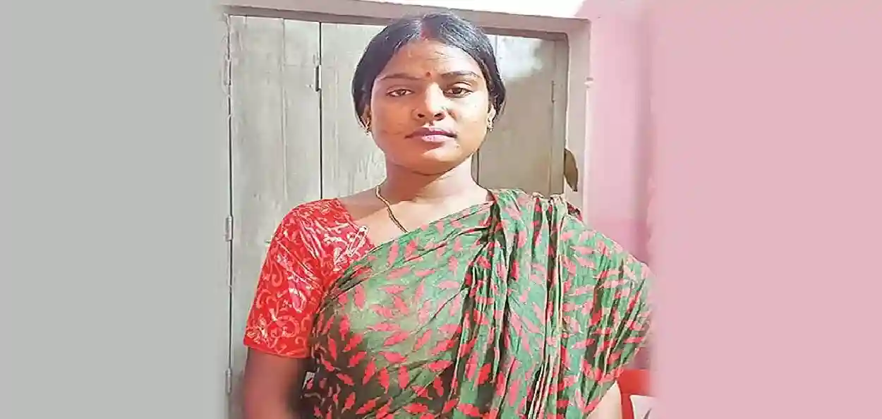 বিধায়ক রেখা পাত্রকে ‘মুর্খ’ বলে বিস্ফোরক অভিযোগ আনলেন কেশবানন্দ মহারাজ! বিলাসবহুল ‘গেস্ট হাউজ’ দখল নিয়ে নালিশ মুখ্যমন্ত্রীর কাছে