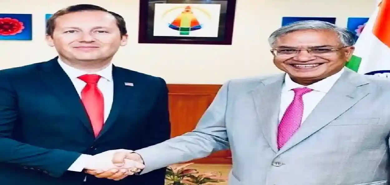 'ট্রাম্প সম্পূর্ণ সঠিক': গোর সেভ আমেরিকা অ্যাক্টকে সমর্থন করেছেন
