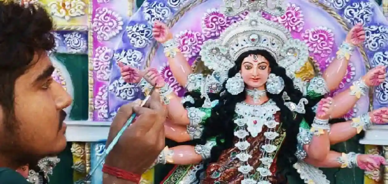 কৃষ্ণনগর থেকে জাপান— দুর্গা প্রতিমার হাত ধরেই বাংলার শিল্পের যাত্রা