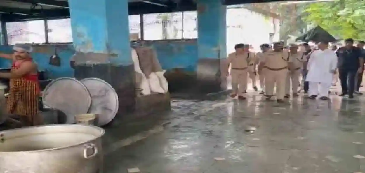 জেলবন্দি আফতাব আনসারির সেল থেকে মোবাইল উদ্ধারের পর প্রেসিডেন্সি জেলে আচমকা মুখ্যমন্ত্রী শুভেন্দু অধিকারী