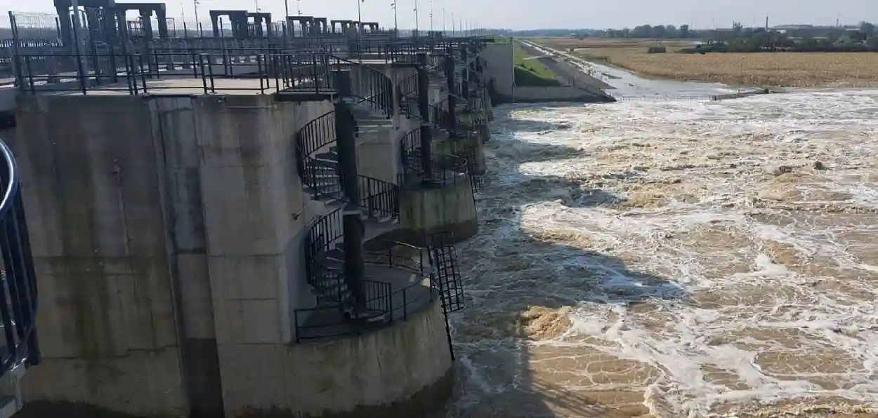 পশ্চিমবঙ্গে বন্যার আশঙ্কা, মাইথন-পাঞ্চেত থেকে ১.২ লক্ষ কিউসেক জল ছাড়ল ডিভিসি