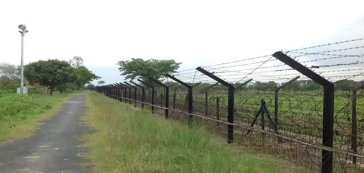 ত্রিপুরা-বাংলাদেশ সীমান্তে ৮০৫.৯৯ কিমি কাঁটাতারের বেড়া সম্পূর্ণ, এখনও বাকি প্রায় ৫০ কিমি