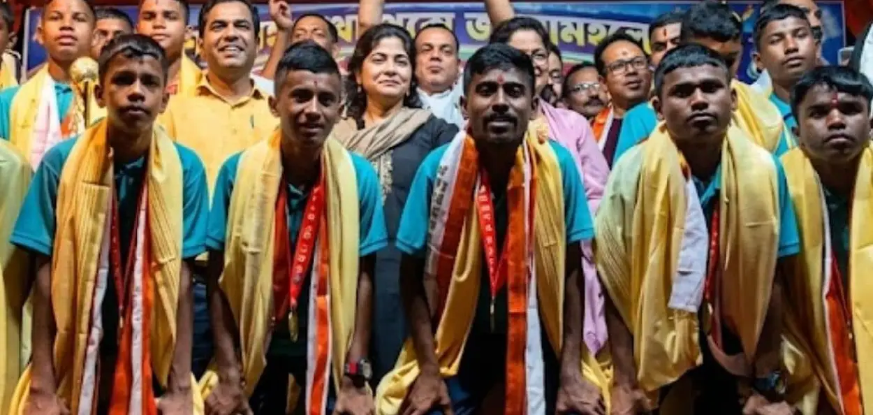১৭ বছর পর  ইতিহাস গড়ল জঙ্গলমহলের স্কুল