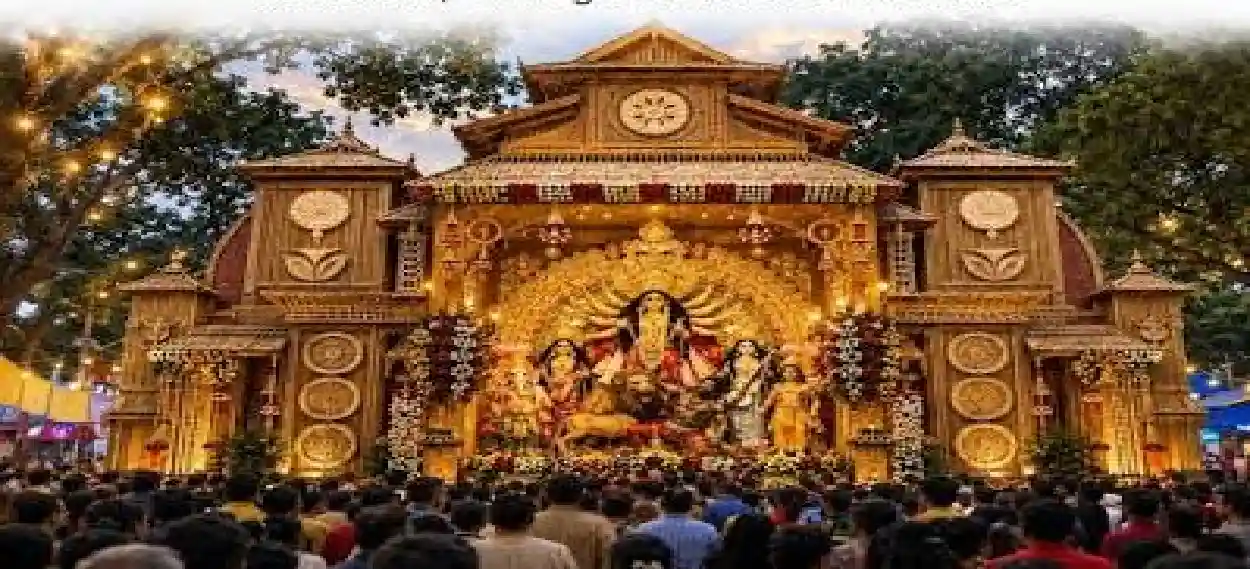 বড়দিনের সাজে পরিচিত কলকাতার অ্যালেন পার্কে এবার প্রথমবার দুর্গাপুজো