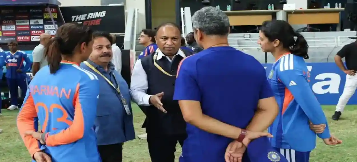 নকভির হাত থেকে এশিয়া কাপের ট্রফি নিল না ভারতীয় মহিলা ক্রিকেট দল