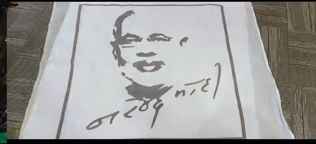 ছবি নয়, সুতোর বুননেই মোদির প্রতিকৃতি! বীরেন বসাকের অভিনব জামদানি উপহার