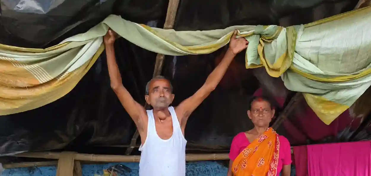 সম্পত্তি লিখিয়ে নিল ছেলে, তারপর ঠাঁই হল খোলা বাসস্ট্যান্ডে! সরকারি চাকুরে ‘গুণধর’ ছেলের কাণ্ড ভাইরাল হতেই চোখে জল সকলের