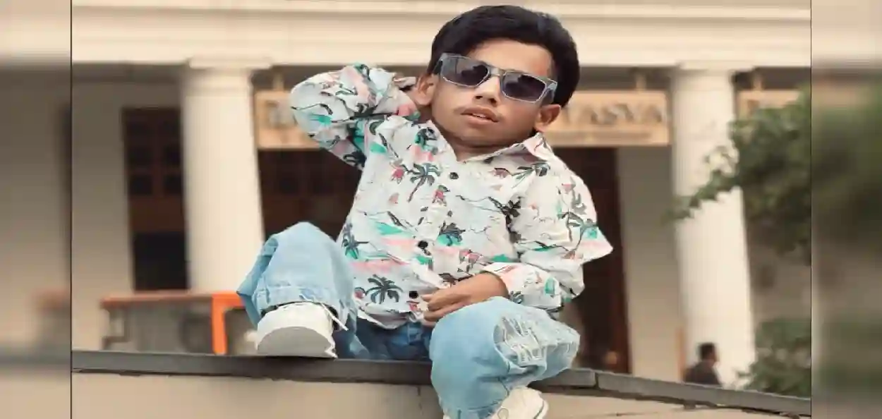 শারীরিক প্রতিবন্ধকতাও যার পথ আটকাতে পারেনি, আড়াই ফুট উচ্চতার সোশ্যাল মিডিয়া সেনসেশন ওয়াজির মহম্মদ