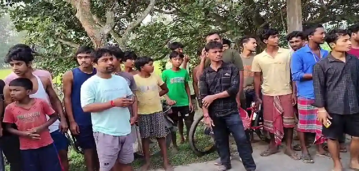 কুশমন্ডিতে ভোরে ২৬ জনকে ঘিরে ধরার অভিযোগ, বিএসএফের হাতে তুলে স্থানীয়রা