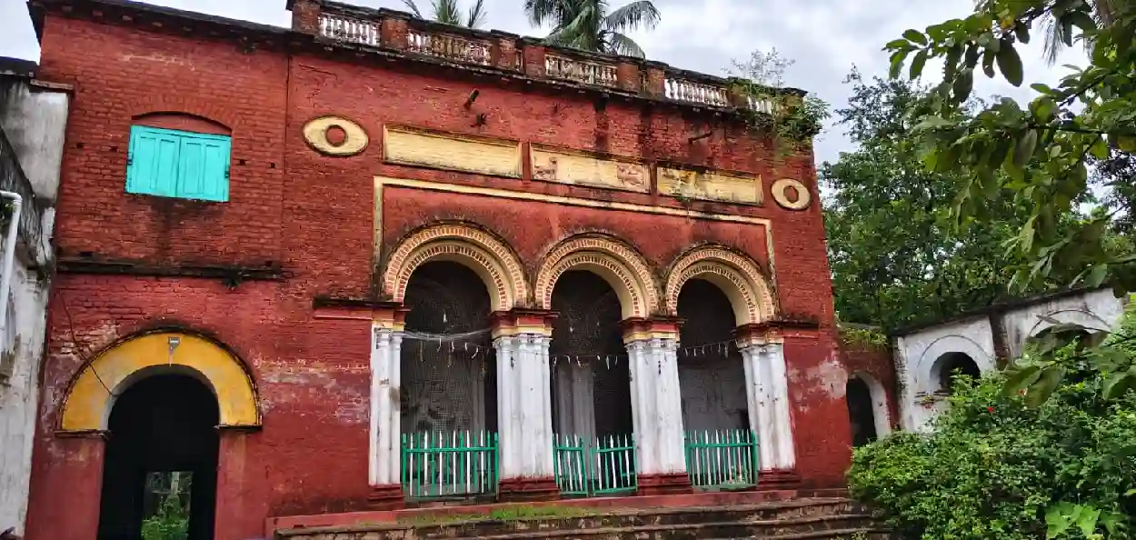 করবাড়ির দুর্গাপুজোয় ২৬৯ বছর ধরে জ্বলছে সম্প্রীতির আলো! পুজোর দিনগুলোতে হিন্দু-মুসলিম সকলের অংশগ্রহণে তৈরি হয় অনন্য পরিবেশ
