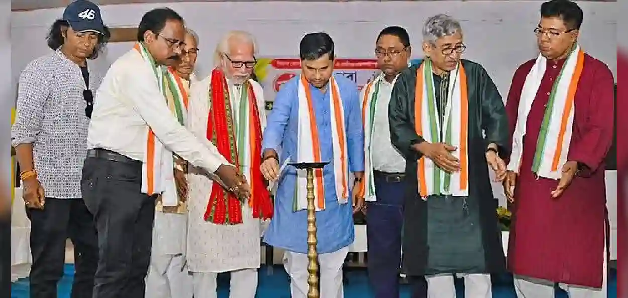 কাঁটাতার কবিকে ভাগ করলেও কবিতাকে পারে না ফটিকরায়ে ষষ্ঠ ফোয়ারা মিলনমেলায় দুই বাংলার সাহিত্য-সংস্কৃতির মিলন, সম্প্রীতি ও মৈত্রীর বার্তা