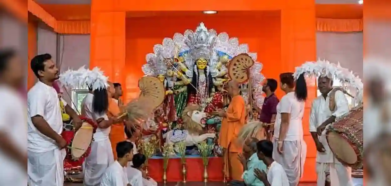 ঐতিহাসিক সম্প্রীতি: হাওড়ায় দুর্গাপুজোয় হিন্দু-মুসলিম সম্প্রদায়ের একটাই মন্ত্র 