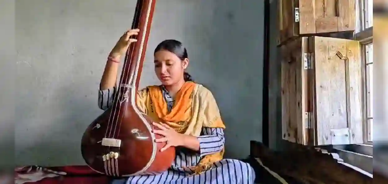 বাঁকুড়ার ছোট্ট গ্রাম থেকে সোজা দিল্লির জাতীয় মঞ্চে! যোগীয়া দাসের গানে এবার গর্বিত হবে গোটা বাংলা