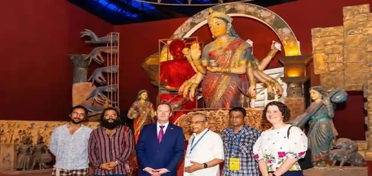 কলকাতার দুর্গাপুজোর সৃজনশীলতা ও সম্প্রীতিতে মুগ্ধ মার্কিন রাষ্ট্রদূত সার্জিও গোর