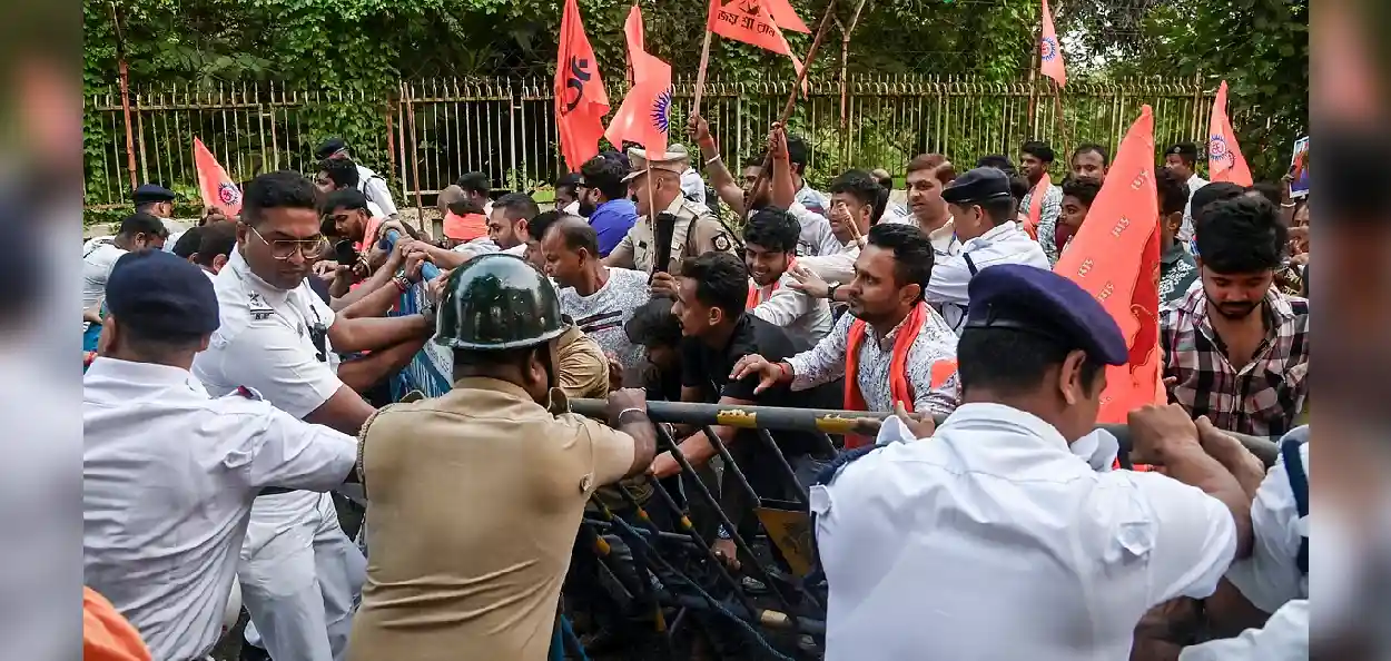 VC-কে মারধর ও ক্যাম্পাসে ভাঙচুরের অভিযোগ, SRFTI- এর ৬ পড়ুয়াকে বহিষ্কার