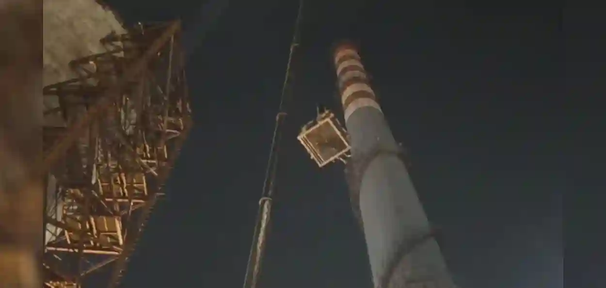মহাসপ্তমীর রাতে জামুড়িয়ায় ভেঙে পড়ল নির্মীয়মাণ চিমনি, মৃত্যু ৪ শ্রমিকের! নিরাপত্তা নিয়ে উঠল প্রশ্ন