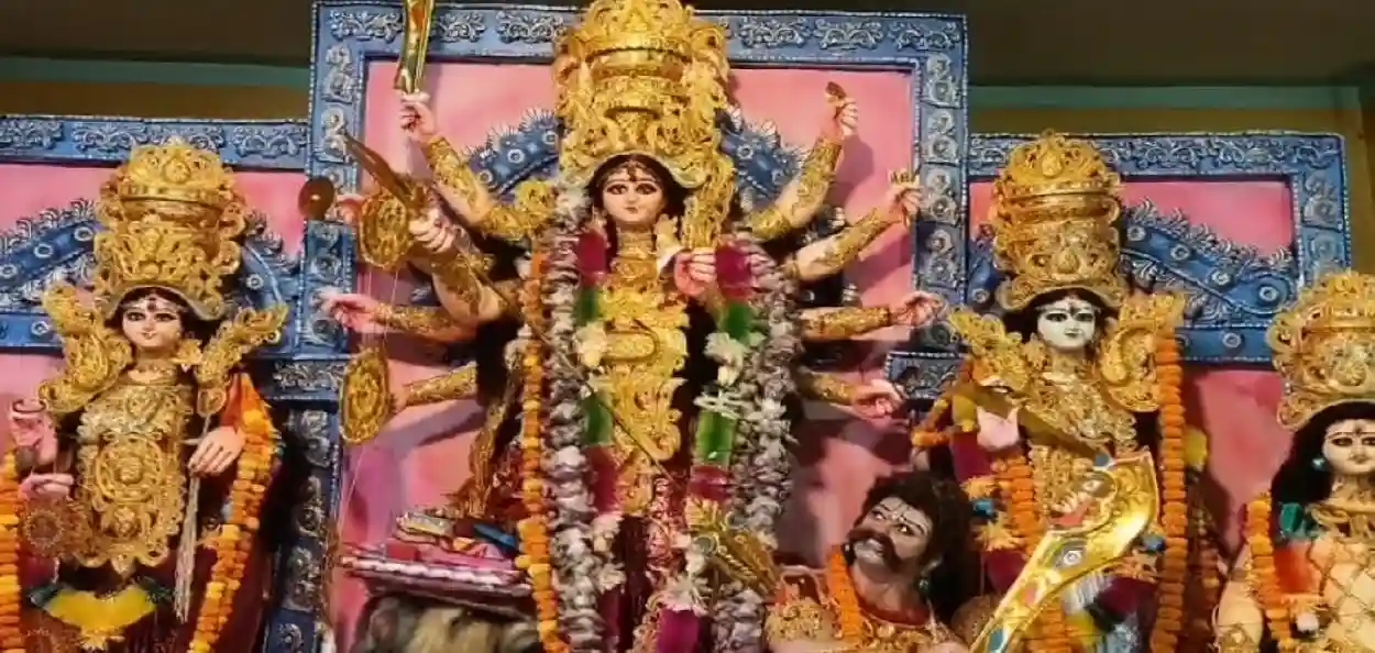 হিন্দু-মুসলিম একসঙ্গে মাতেন দুর্গাপুজোয়! ইছামতির তীরে শতবর্ষের দুর্গোৎসব, বুড়িমার দান করা জমিতে আজও অটুট সম্প্রীতির বন্ধন