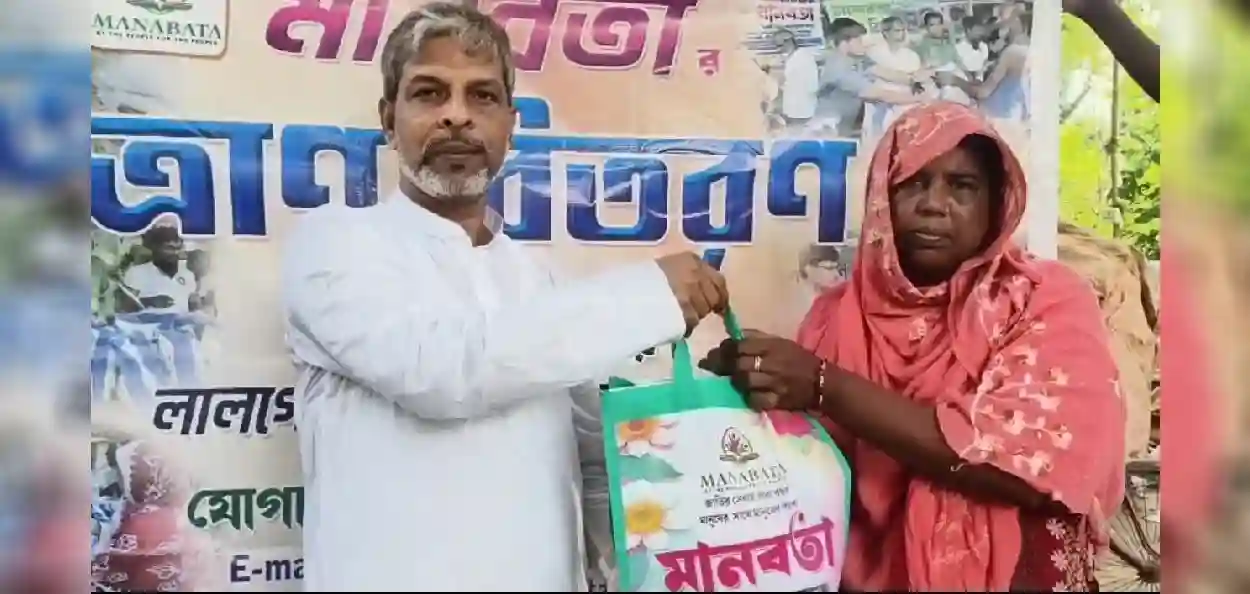 পদ্মা কেড়ে নিচ্ছে ভিটেমাটি, বিপন্ন শতবর্ষের মসজিদ! ভাঙনবিধ্বস্ত তারানগরে অসহায় মানুষের পাশে ‘মানবতা’ নিয়ে জুলফিকার আলী পিয়াদা