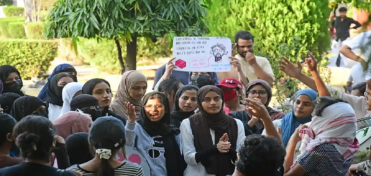 নির্দিষ্ট নির্বাচনের তারিখের দাবিতে অনড় জামিয়ার পড়ুয়ারা, ১৬ দিনেও প্রত্যাহার হল না আন্দোলন