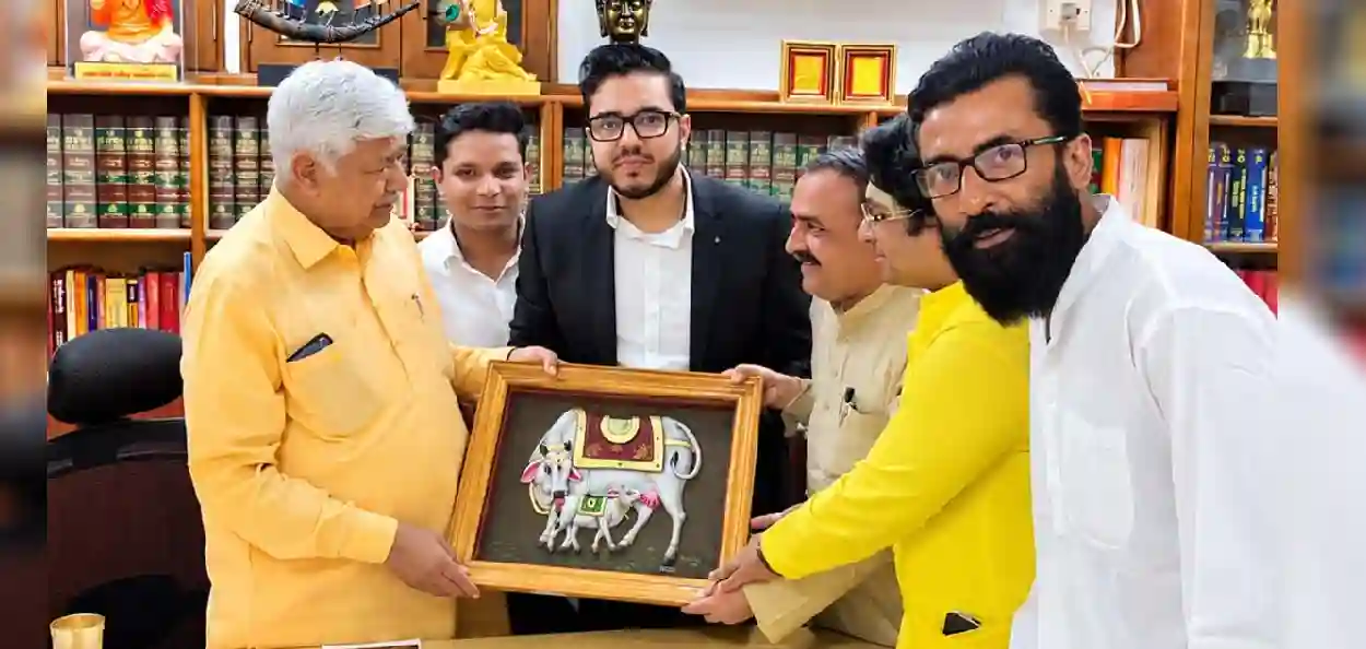 বাংলায় গো-রক্ষা অভিযান জোরদার করতে উদ্যোগী VHP, দিল্লিতে বৈঠক অলোক কুমারের—শীঘ্রই জেলায় জেলায় কর্মসূচির প্রস্তুতি